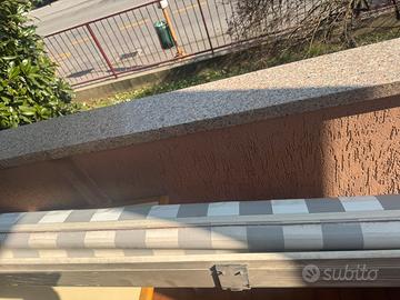 Tenda balcone elettrica in buone condizioni da 6 m