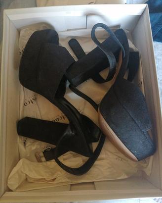 Decollete aperte  con zeppa e cinturino caviglia 