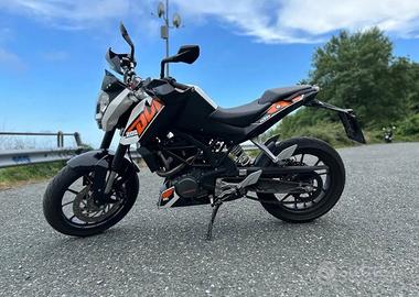 KTM DUKE 200 - Arancione e bianca
