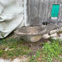 Vasca/abbeveratoio in cemento