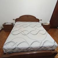 letto matrimoniale con testata e como e comodini 