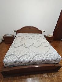 letto matrimoniale con testata e como e comodini 