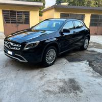 Mercedes gla 180 benzina