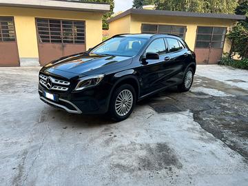 Mercedes gla 180 benzina