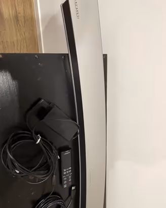 Soundbar Samsung Curve 5.1 con Subwoofer