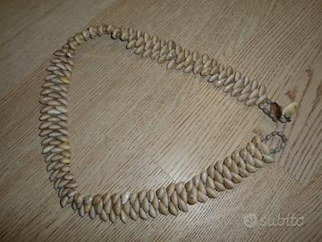 Collana etnica in conchiglie