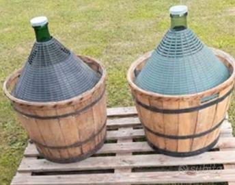N.2 Damigiane 54 litri vetro/plastica/paglia