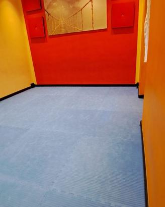 Pavimentazione tatami rosso/blu ad incastro: 21 mq