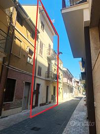C erchi una casa cielo-terra nel Borgo Marinaro?