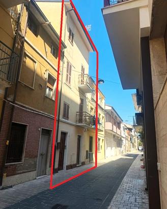 C erchi una casa cielo-terra nel Borgo Marinaro?