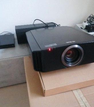 Video proiettore JVC DLA-X500R 4K con supporto