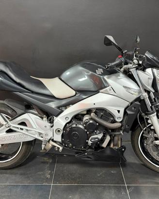 SUZUKI GSR 600- 2006- TAN0%