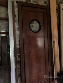 Porta oblò ristorante