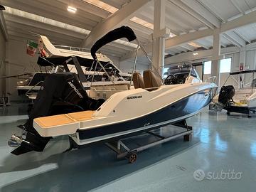 Quicksilver 675 Activ Sundeck