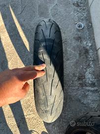 Gomme moto