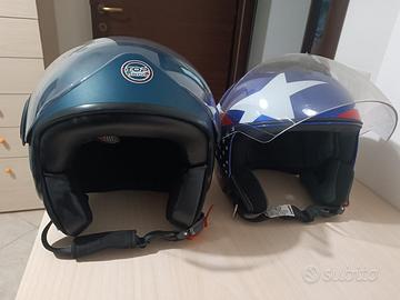 Due caschi scooter