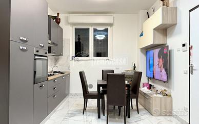 TRE LOCALI COMPLETAMENTE RISTRUTTURATO!! STABILE R