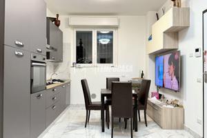 TRE LOCALI COMPLETAMENTE RISTRUTTURATO!! STABILE R