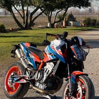 Ktm duke 890 r leggere descrizione