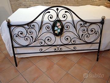 letto in ferro battuto decorato