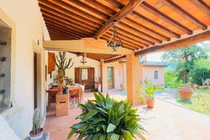 Rustico / Casale di 345 m² con più di 5 locali a M