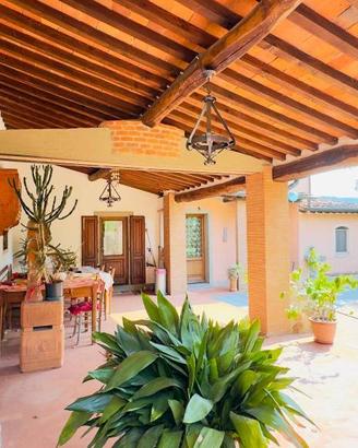Rustico / Casale di 345 m² con più di 5 locali a M
