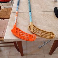 Due mazze per giocare a unihockey