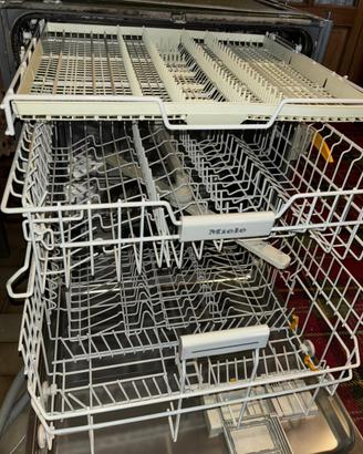 Lavastoviglie 12/14 coperti - Miele