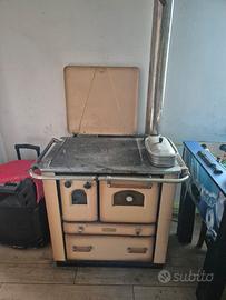 Stufa a legna con forno