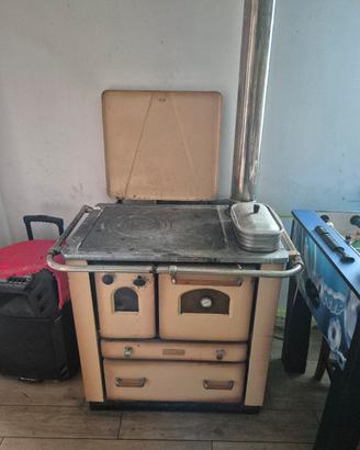 Stufa a legna con forno