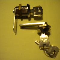 SERRATURA PER ARMADIETTI DI METALLO CON CHIAVE