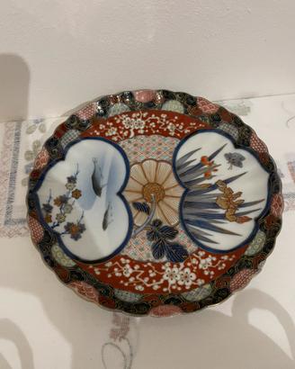 Piatto giapponese in stile Imari
