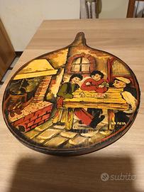 tagliere rotondo in legno dipinto a mana