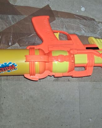 Pistola ad acqua con serbatoio