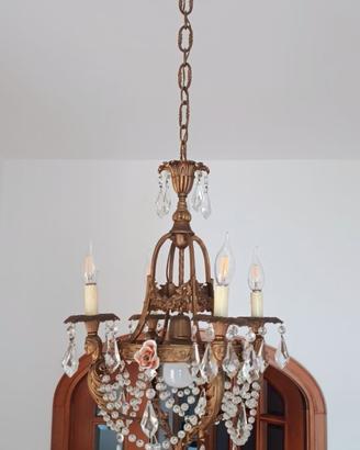 Lampadario vintage classico in ottone e cristallo