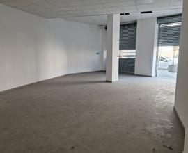 Locale 2 luci fronte strada