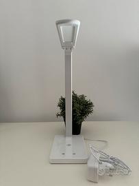 Lampada da scrivania con ricarica wireless