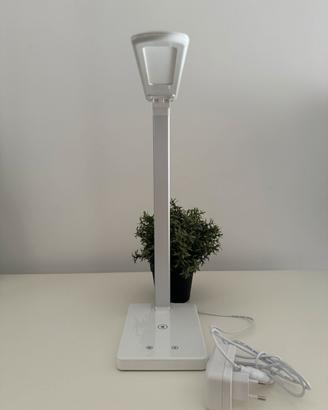 Lampada da scrivania con ricarica wireless