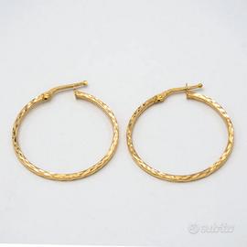 Orecchini a cerchio in oro giallo 18 kt A.6