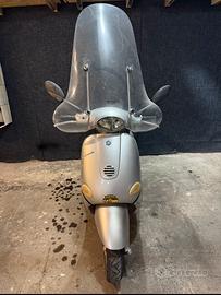 Vespa et4 125