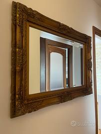 Specchio con cornice in stile barocco
