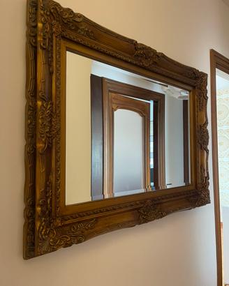Specchio con cornice in stile barocco