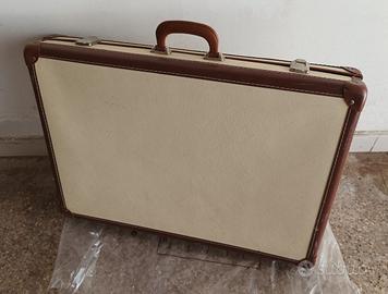 Valigia vintage con design tipico degli anni '60