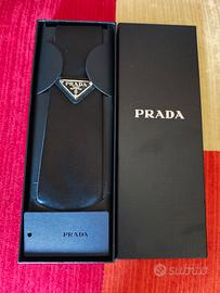 Cravatta nera con logo Prada