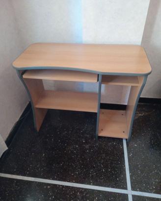 Tavolo porta computer più sedia