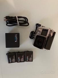 GoPro Hero4  + stick treppiede + batterie