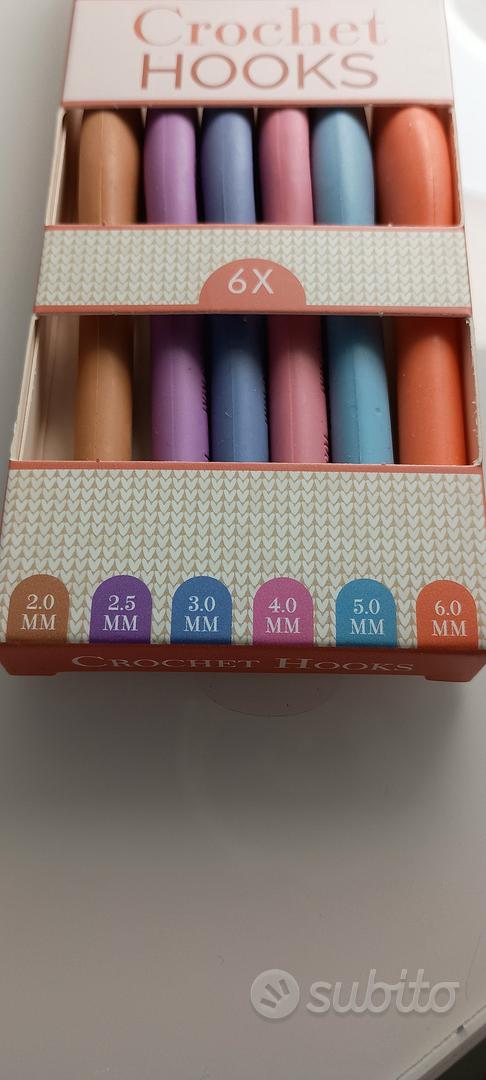 Set di 14 uncinetti da 2,25 mm-6,0 mm per mani artritiche