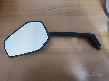 Pezzi ktm duke 125 2024/2025 leggi descrizione