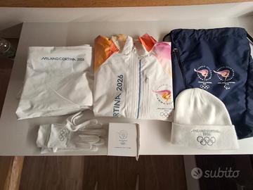 Tuta divisa Tedoforo olimpiadi Cortina 2026