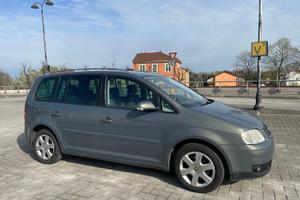 Volkswagen Touran 1.6 16V FSI Highline UNI.PRO 12 